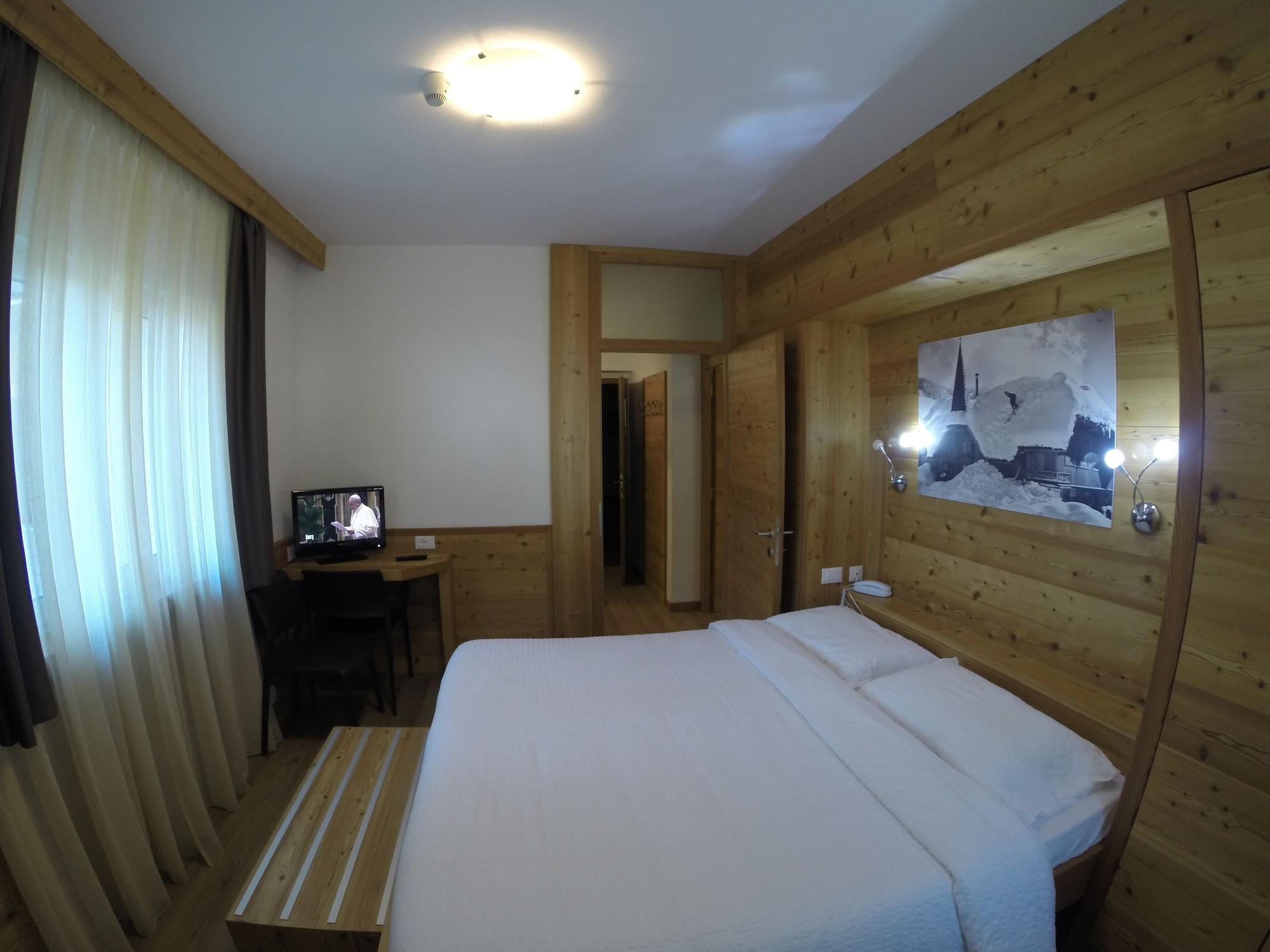 Hotel Garni Arnica ***S Madonna Exterior foto